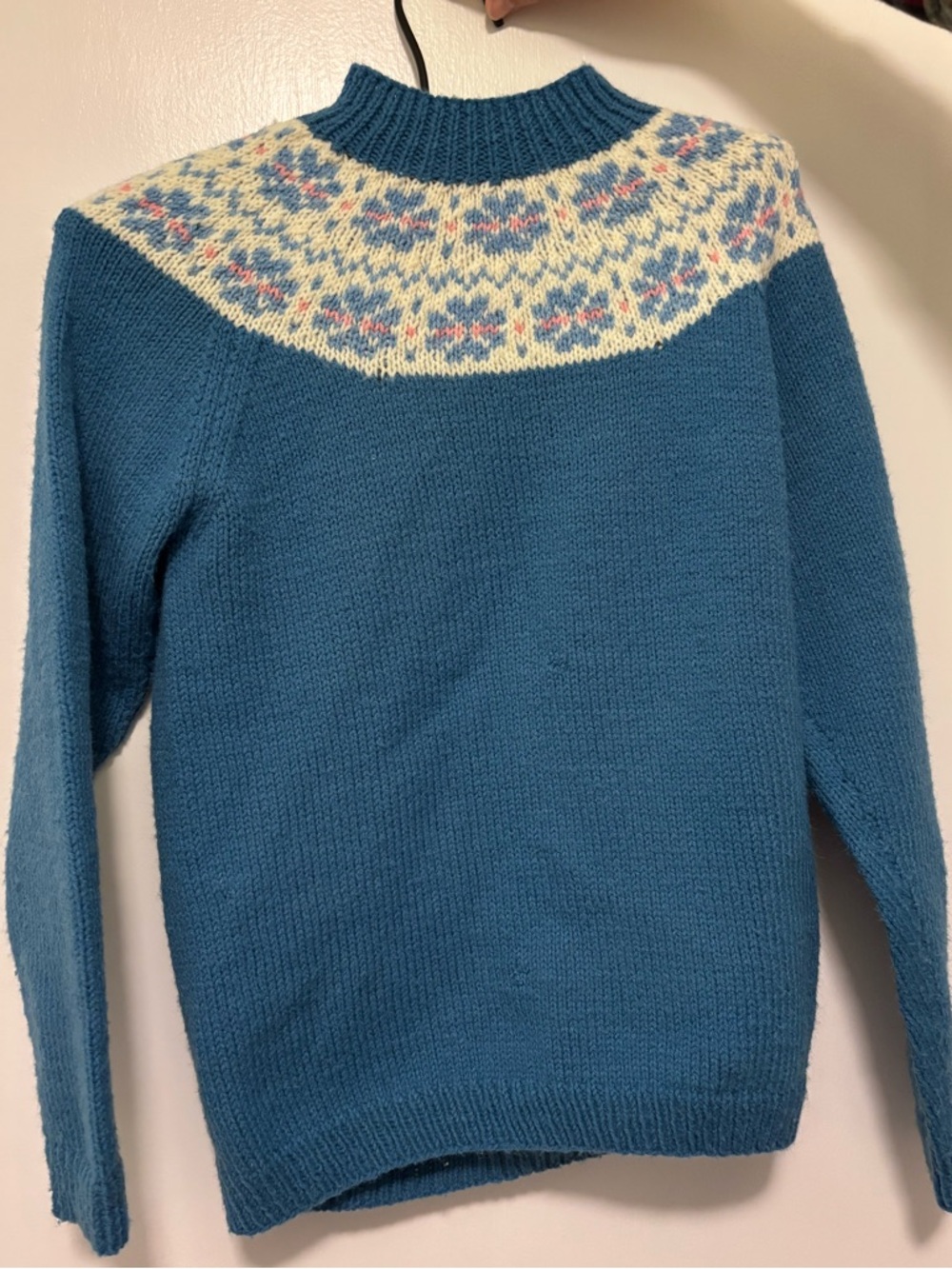 Vintage Handmade Mockneck Blue Fair Isle Yoke Women's Sweater with floral collar
